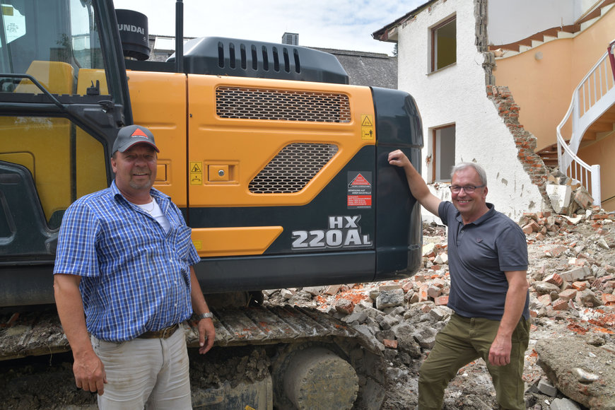Nueva excavadora en Holzer Tiefbau: Hyundai HX220AL
